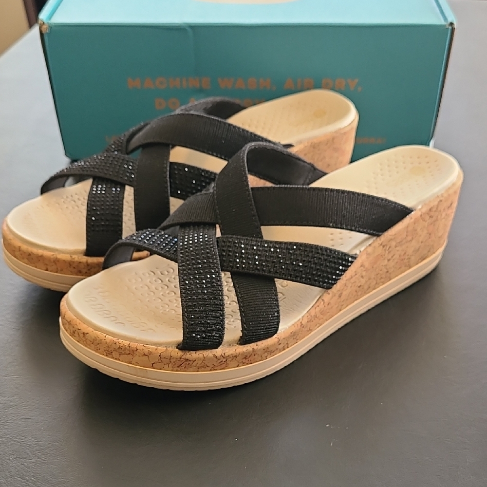 Bzees Black and Tan Wedge Sandals